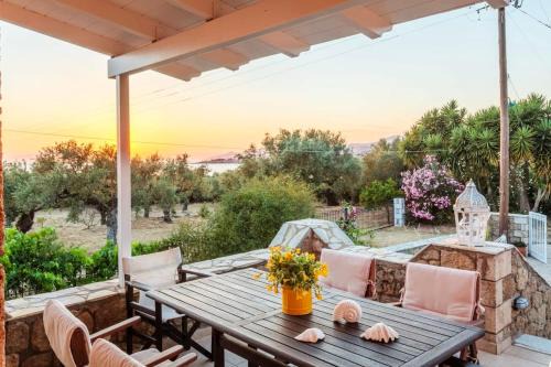 Riglia Apartment | Tranquil Stay at Mani's Aura Seaside - Family Friendly Retreat