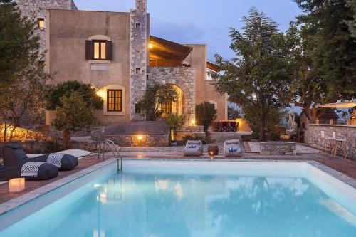 Oitylo Villa | Pet-Friendly Mani Tower with Pool and Kitchen Amenities