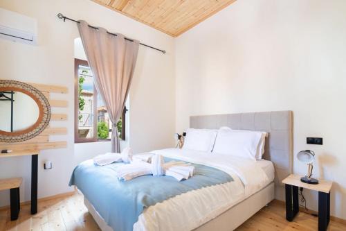 Agios Nikolaos Apartment | Guest Rated: 9.5 - Mani View House with Hot Tub & Family Amenities