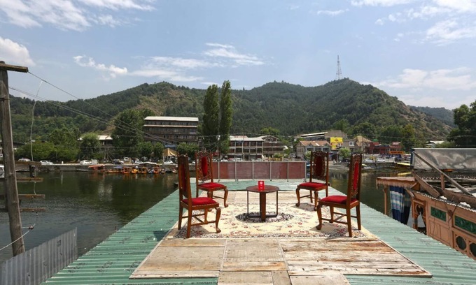 Dal Lake Boat Rental | Unforgettable Manila Groups of Houseboats with Top Amenities