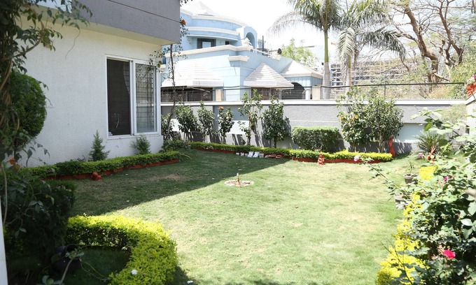Bicholi Mardana Villa | Cozy Maninder Home Stay: Family-Friendly with Breakfast