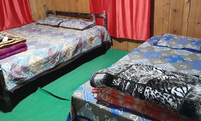 Kumai House | Cozy Manisha Guest House: Pet-Friendly & Family Welcoming