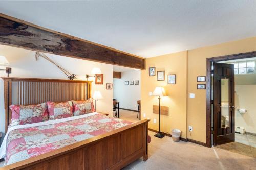 Telluride Hotel | Family-Friendly Retreat at Manitou Lodge with Hot Tub