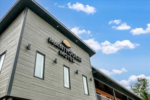Manitoulin District Hotel | Family-Friendly Getaway at Manitoulin Motel - 9/10 Rated