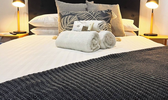 Manjimup Hotel | Relaxing Stay at Manjimup Hotel with Pool & Restaurant
