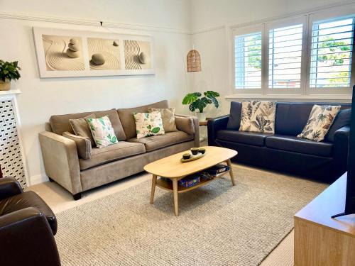 Manly Apartment | Ideal Family Retreat at Manly Beach with Free Parking