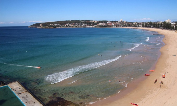 Queenscliff Apartment | Beachfront Retreat at Manly Queenscliff with Ocean Views