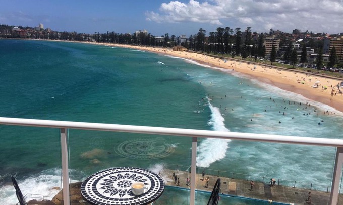 Queenscliff Apartment | Oceanfront Manly Waterfront Beach Stay with Pool Access