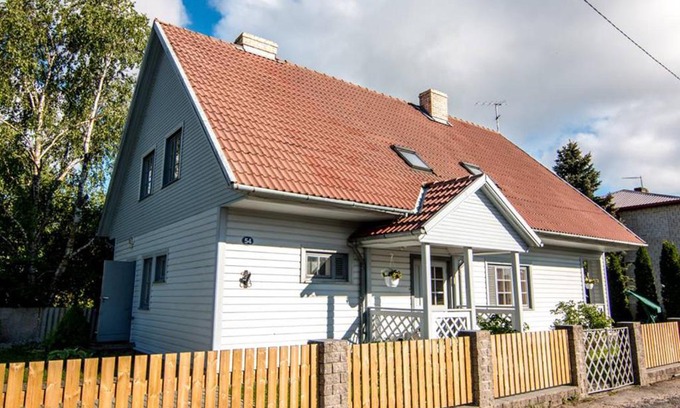 Kuressaare House | Cozy Manni Homestay: Pet & Child Friendly Retreat