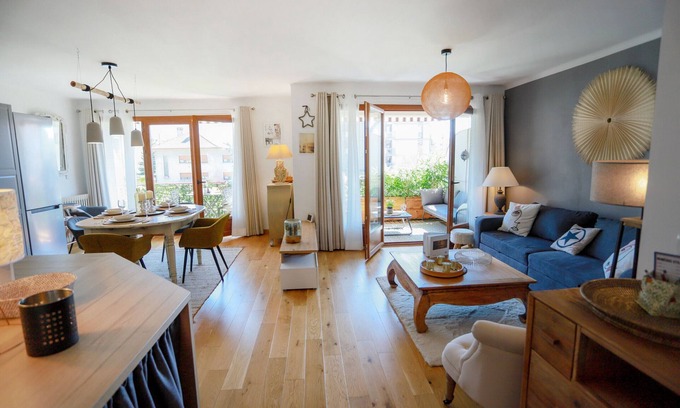 Annecy-le-Vieux Apartment | Elegant Manoir: 2 Bedrooms Near Lake & Amenities