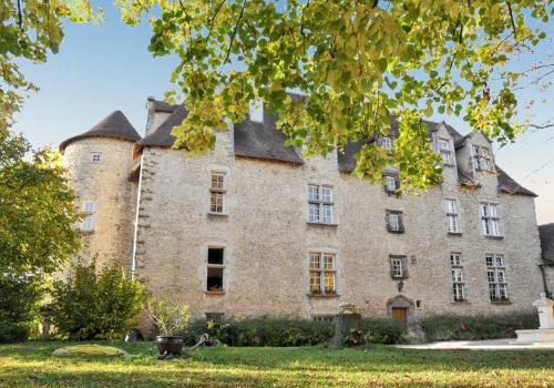 Saint-Genes-du-Retz House | Cozy 6-Room Retreat with Enclosed Garden in Saint Genes