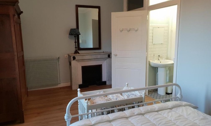 Saint-Just-d'Avray Bed & Breakfast | Exceptional Manoir d’Avray: Family-Friendly with Pool