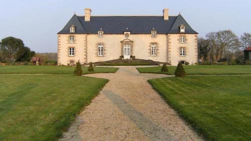 Dol-de-Bretagne Bed & Breakfast | Pet-Friendly Escape at Manoir de Belle-Noë - Rated 8.4/10