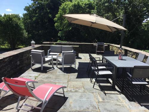 Mur-de-Bretagne House | Elegant Manoir de Botminy Near Lac de Guerledan