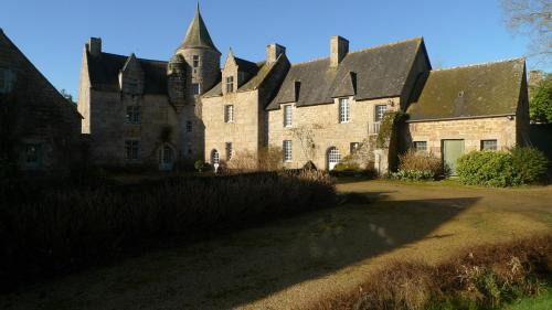 Ploubezre Bed & Breakfast | Top-Rated Family-Friendly Stay at Manoir de Kerguéréon