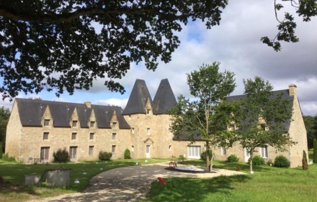 Combourg House | Experience Manoir de Pléac: Pet-Friendly Gîtes & Pool