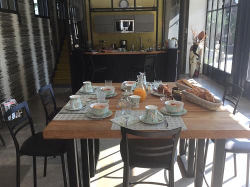 Yvre-l'Eveque Bed & Breakfast | Experience Manoir des Logis: Oceanfront Spa Retreat