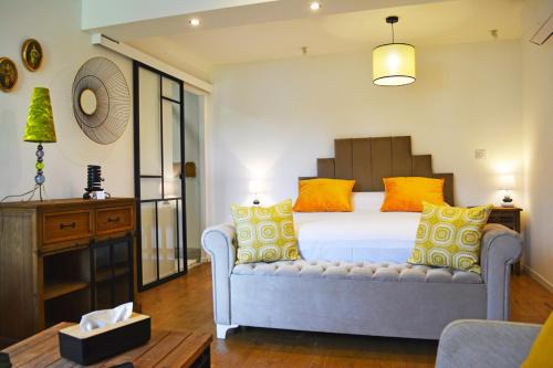 Saint-Avertin House | Relaxing Manoir Drissia - Tours Centre with Spa & Hot Tub