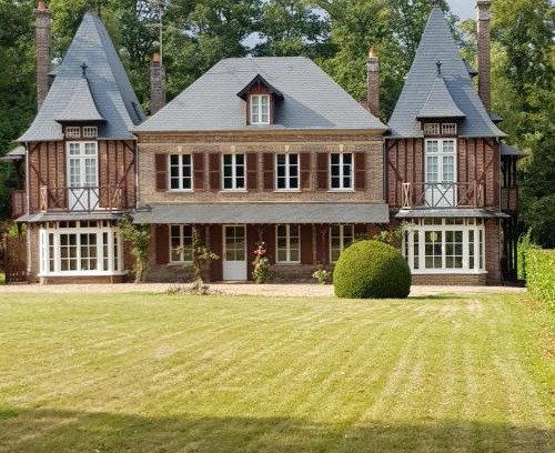 Les Baux-Sainte-Croix House | Elegant Manoir du Chambellan: Child-Friendly & Reviewed 9.2