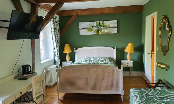Vitry-le-Francois Cottage | Discover Manoir François 1er Primevere with Ocean Views