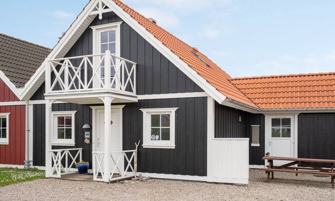 Middelfart House | Relaxing Getaway at Manola, Steps from the Ocean