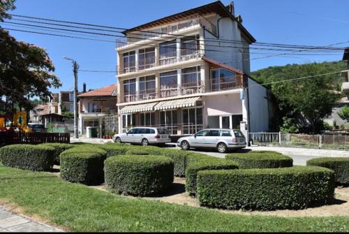 Obzor Apartment | Family-Friendly Manolovi Guest House with 9/10 Rating