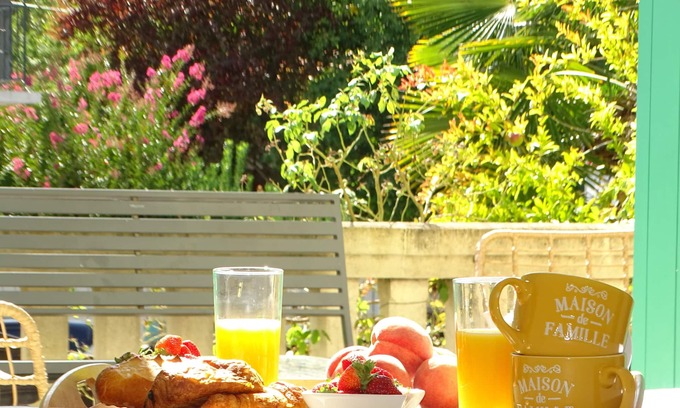 Royan Villa | Manon 4*: Oceanfront Retreat with Spa & Guest Rated 9.8