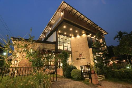 Mae Kon House | Discover Manonnee: Rated 8.4/10 with Family-Friendly Amenities