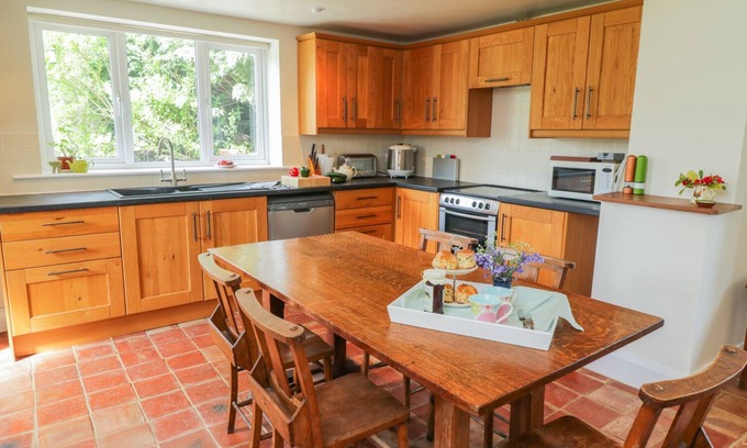Levisham House | Welcoming Manor Cottage: Pet Friendly with Breakfast & Kitchen
