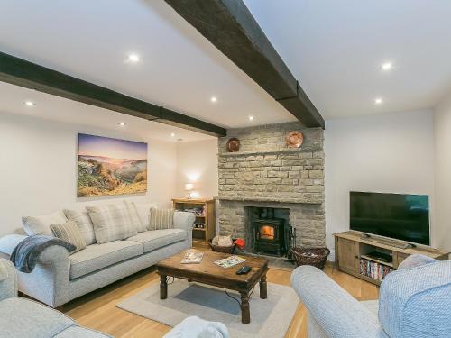 Litton House | Elegant Manor Cottage: 5-Star Pet and Child Friendly Stay