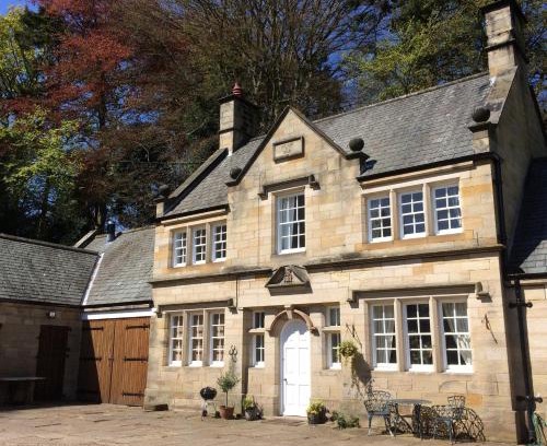 Egton House | Manor Cottage: 4-Star Stay with Pet-Friendly Amenities