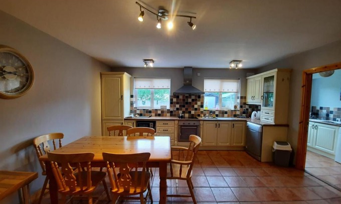 Manorhamilton House | Inviting Manor Holiday Home - Perfect for Family Getaways