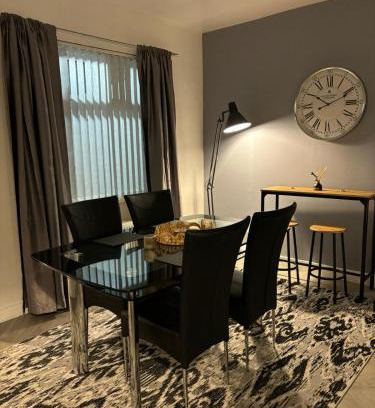 Belfast House | Family-Friendly Manor House with Great Guest Rating