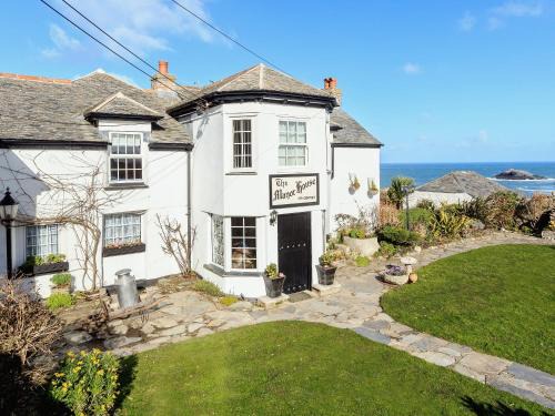 Crantock House | Manor House: A 4-Star Family and Pet-Friendly Retreat