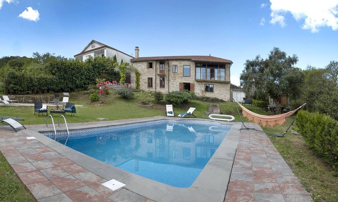 A Lama Villa | Elegant Manor House with Oceanfront Views in Rías Baixas