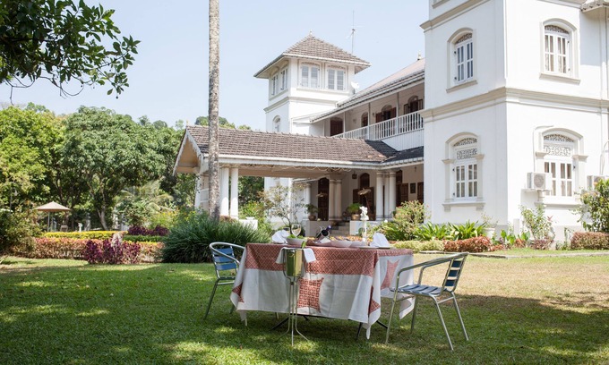 Harispattuwa Hotel | Explore Manor House in Kandy: Pool, Spa & Family-Friendly