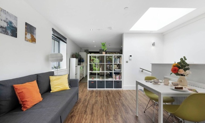 Harringay Apartment | Modern Studio Flat with Garden Near Manor House
