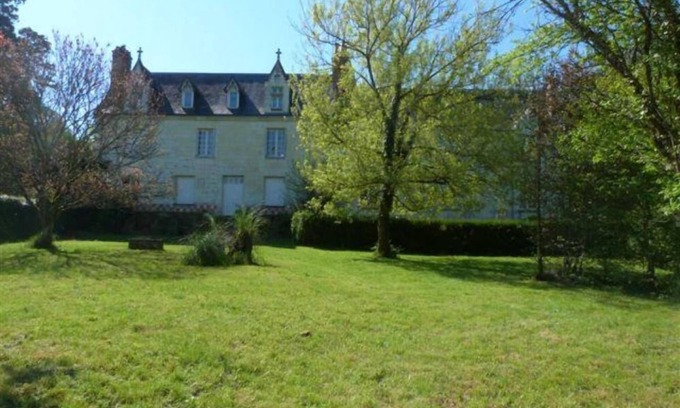 Saint-Avertin House | Elegant Manor House Surrounded by Expansive Parkland