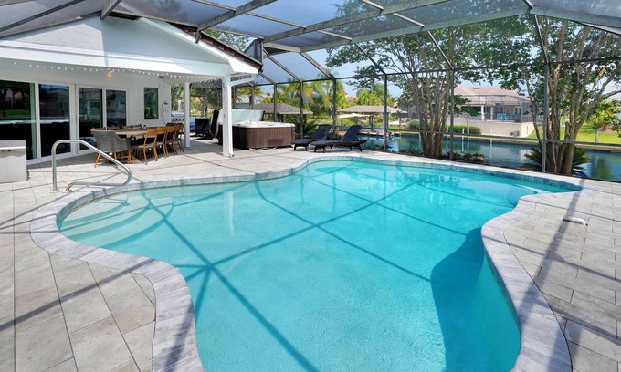 Palm Harbor House | Discover Manor on the Canal: Pool, Hot Tub & Ocean Views