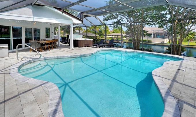 Palm Harbor House | Relaxing Escape at Manor on the Canal with Ocean Views