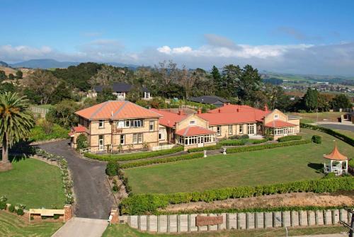 Huntly Hotel | Oceanfront Getaway at Manor Views NZ - Guest Rated 8.5/10