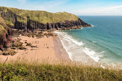 Manorbier Bed & Breakfast | Family-Friendly Stay at Manorbier House - Lighthouse Room