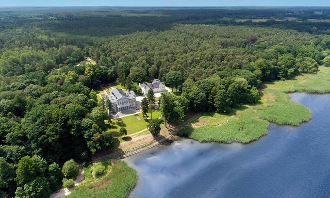Nowe Warpno Bed & Breakfast | Manowce Palace: Garden View Room with Pool and Spa Access