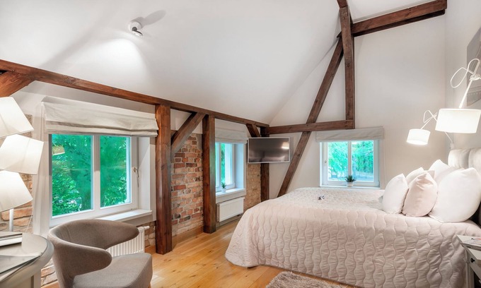 Nowe Warpno Bed & Breakfast | Discover Manowce Palace: Double/Twin Room with Garden View
