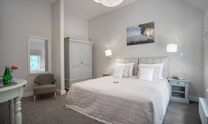 Nowe Warpno Bed & Breakfast | Relaxing Manowce Palace Double or Twin Room with Garden View