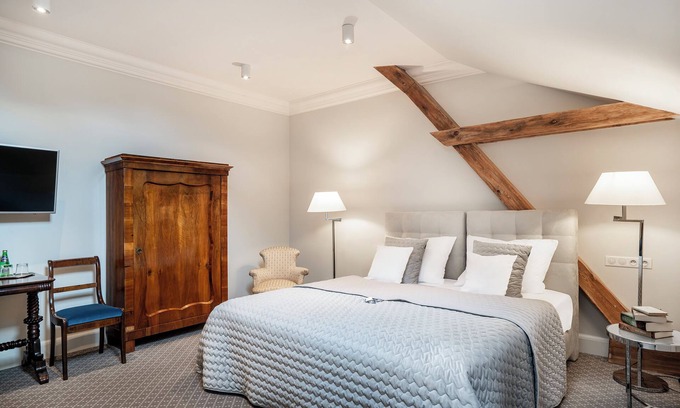 Nowe Warpno Bed & Breakfast | Family-Friendly Manowce Palace - Cozy Quadruple Room Awaits