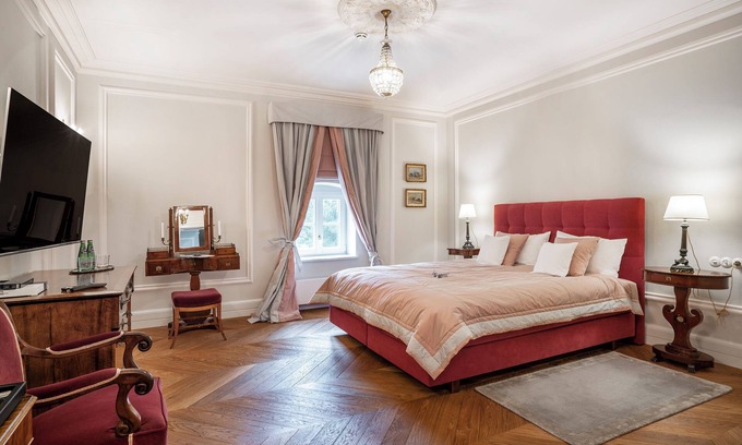 Nowe Warpno Bed & Breakfast | Serene Manowce Palace Suite with Garden View & Hot Tub
