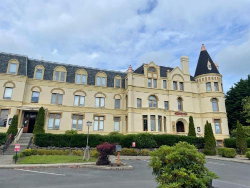 Port Townsend Hotel | Manresa Castle: Family-Friendly Stay with Great Amenities