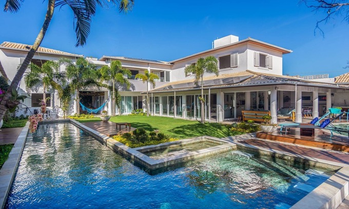 Buzios Villa | Elegant Five-Suite Mansion in Geribá with Pool & Cozy Kitchen
