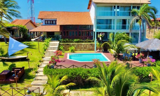 Coqueiro House | Pet-Friendly Mansão do Kite with Oceanfront Pool Access